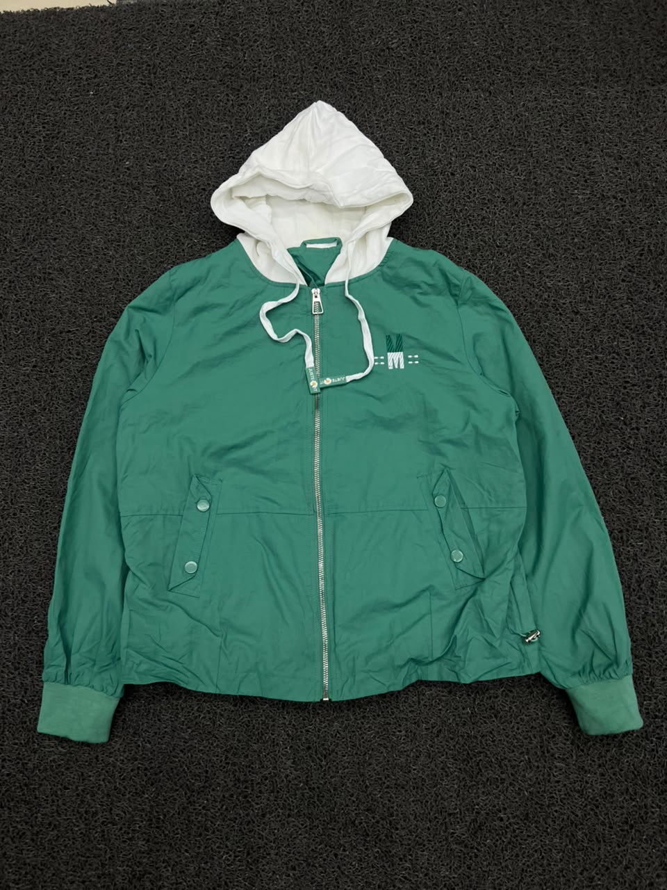 Green & White Hooded Zip-Up Windbreaker Jacket – Lightweight Casual Outerwear
