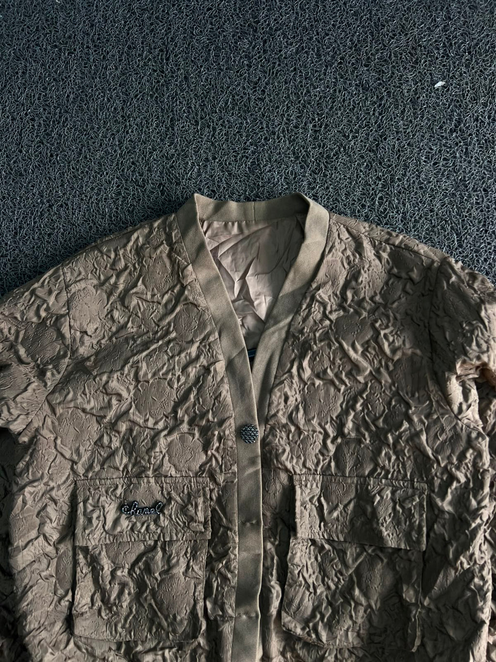 Vintage Crinkle Textured Utility Jacket – Beige | ⚠️  No Front Buttons | Dual Pocket Design
