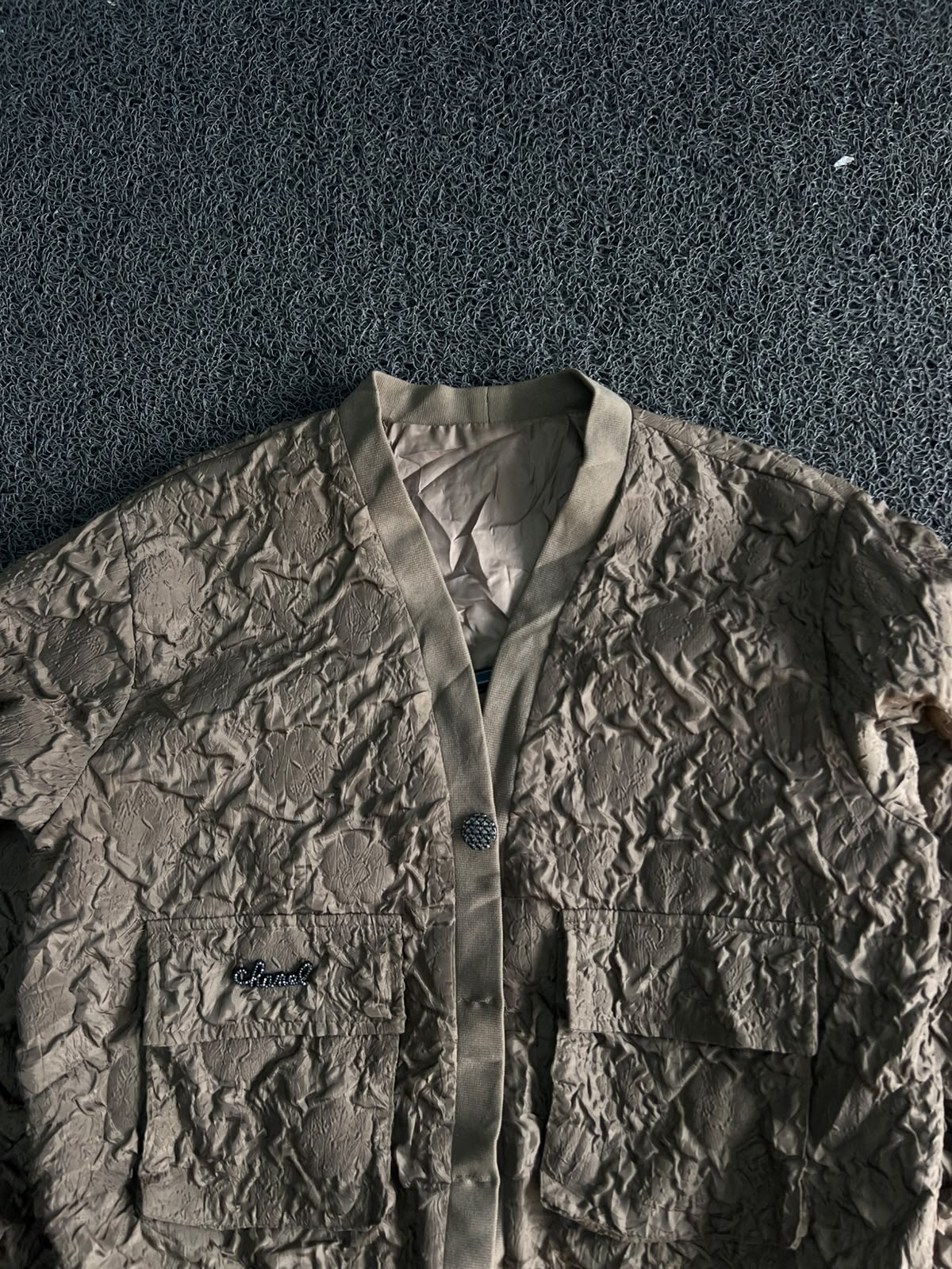 Vintage Crinkle Textured Utility Jacket – Beige | ⚠️  No Front Buttons | Dual Pocket Design