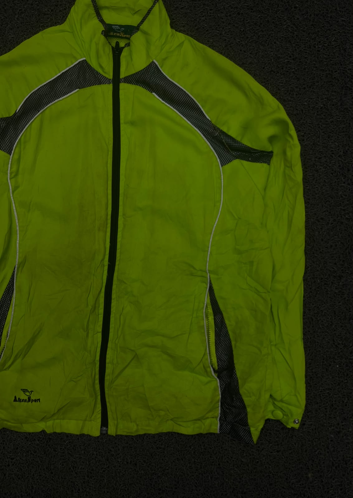 Lightweight Running Jacket with Full-Zip Closure ⚠️ Small Stains