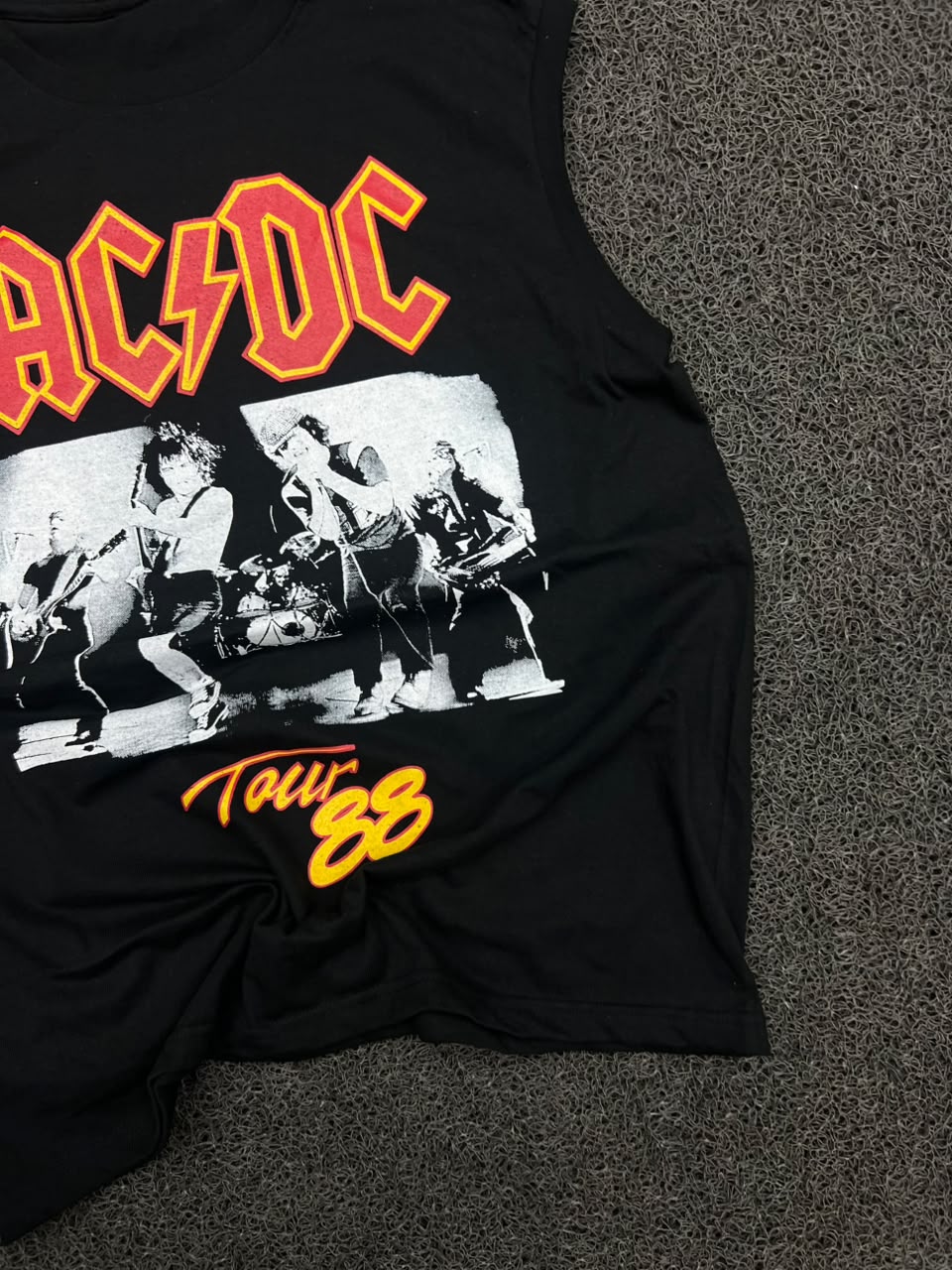 AC/DC Tour '88 Sleeveless Band T-Shirt – Black Vintage Rock Graphic Tee