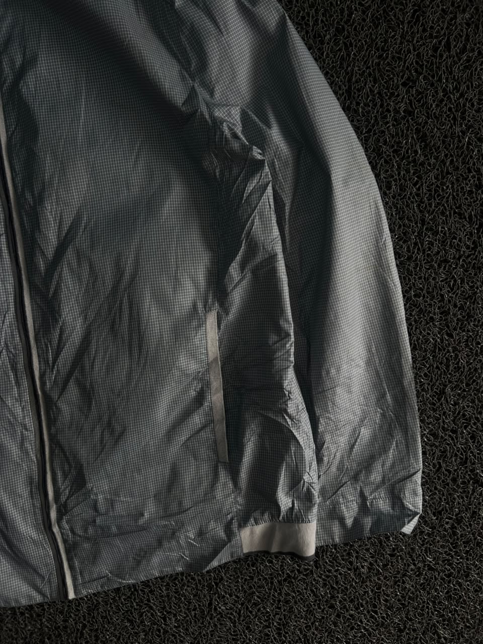 Lightweight Full-Zip Windbreaker Jacket
Minimalist Casual Outerwear | Lightweight | Zip-Up | Unisex Style