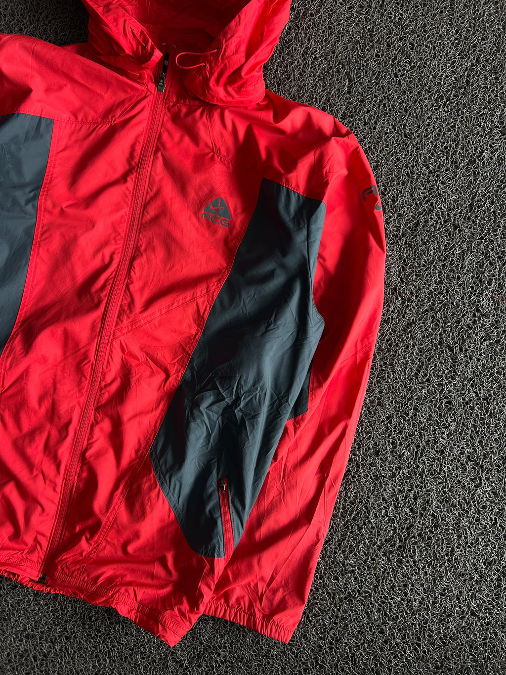 Nike ACG Lightweight Hooded Windbreaker Jacket