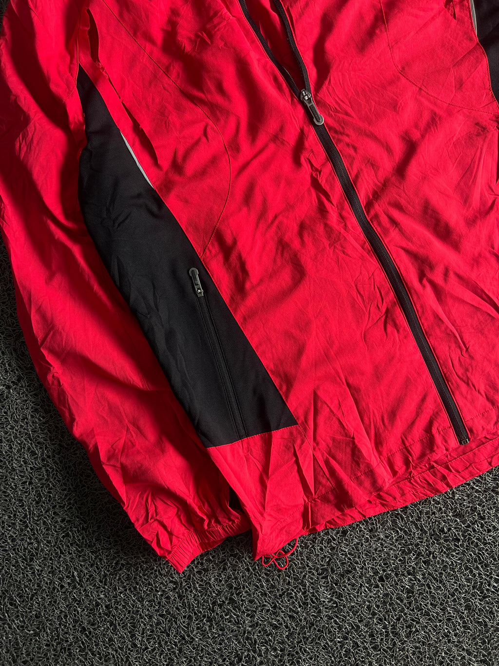 Men's Red & Black Lightweight Windbreaker Jacket(⚠️Zip not working)