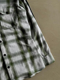 Men's Green & White Plaid Flannel Button-Up Shirt with Dual Chest Pockets
