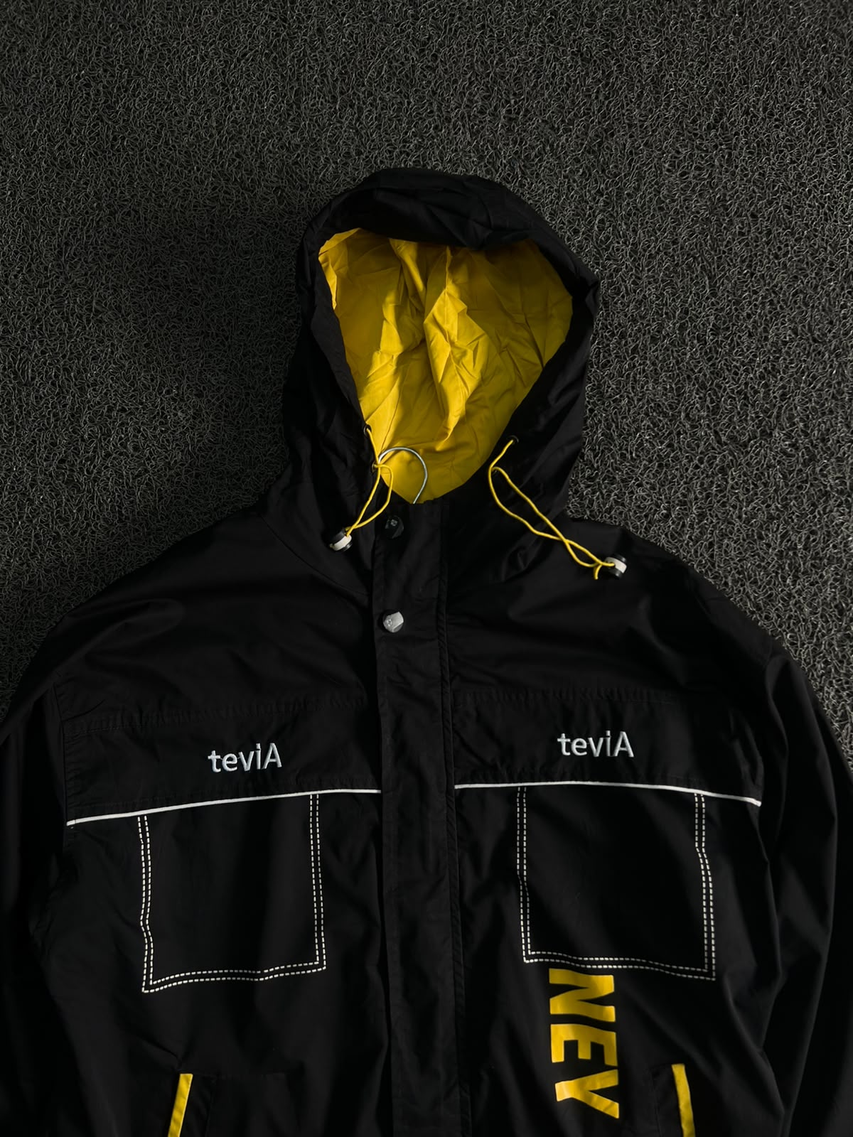 TeviA Black & Yellow Hooded Windbreaker Jacket – Lightweight Outdoor Jacket ⚠️ No Front Zip, Small Damage