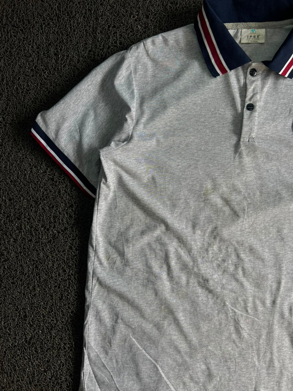 Grey Contrast Collar Polo T-Shirt – Classic Casual Tee ⚠️ Small Stain