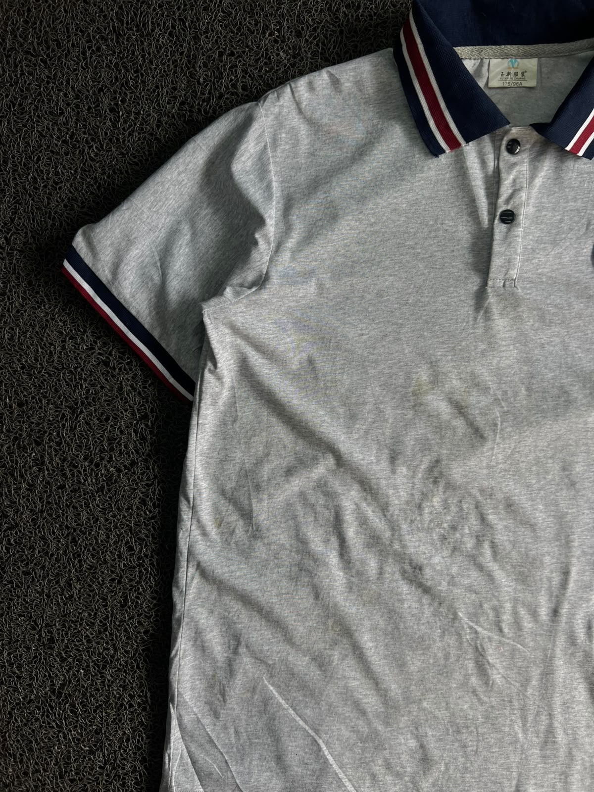 Grey Contrast Collar Polo T-Shirt – Classic Casual Tee ⚠️ Small Stain