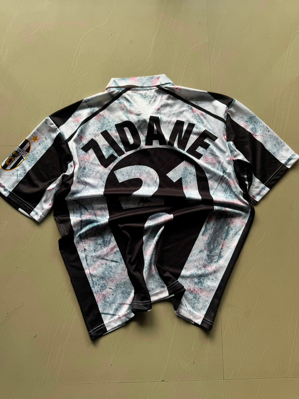 Juventus 1995/96 Home Jersey – Zinedine Zidane #21 | Retro Football Shirt