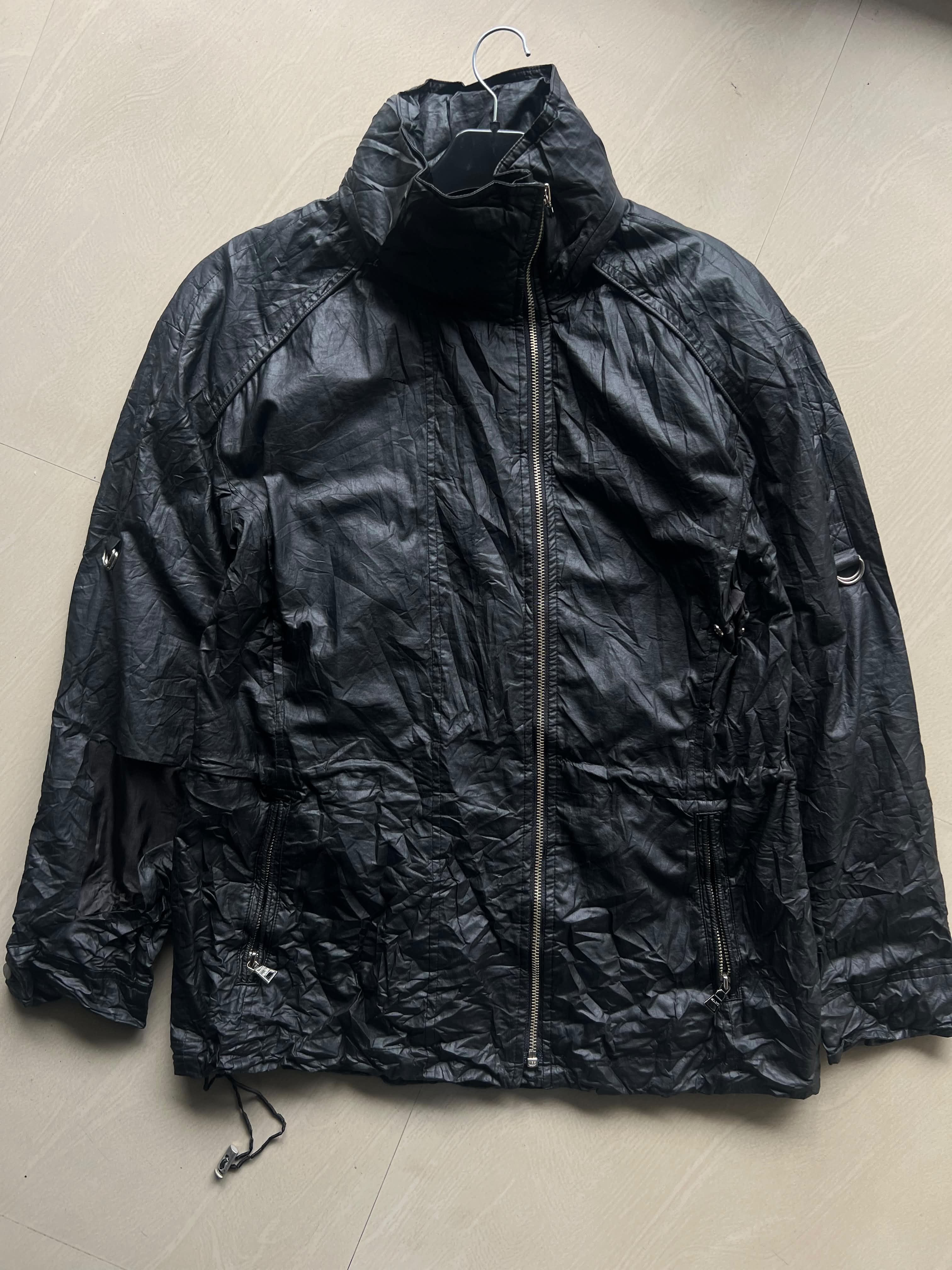 Black Crinkle Finish Zip-Up Lightweight Jacket – High Neck Casual Windbreaker