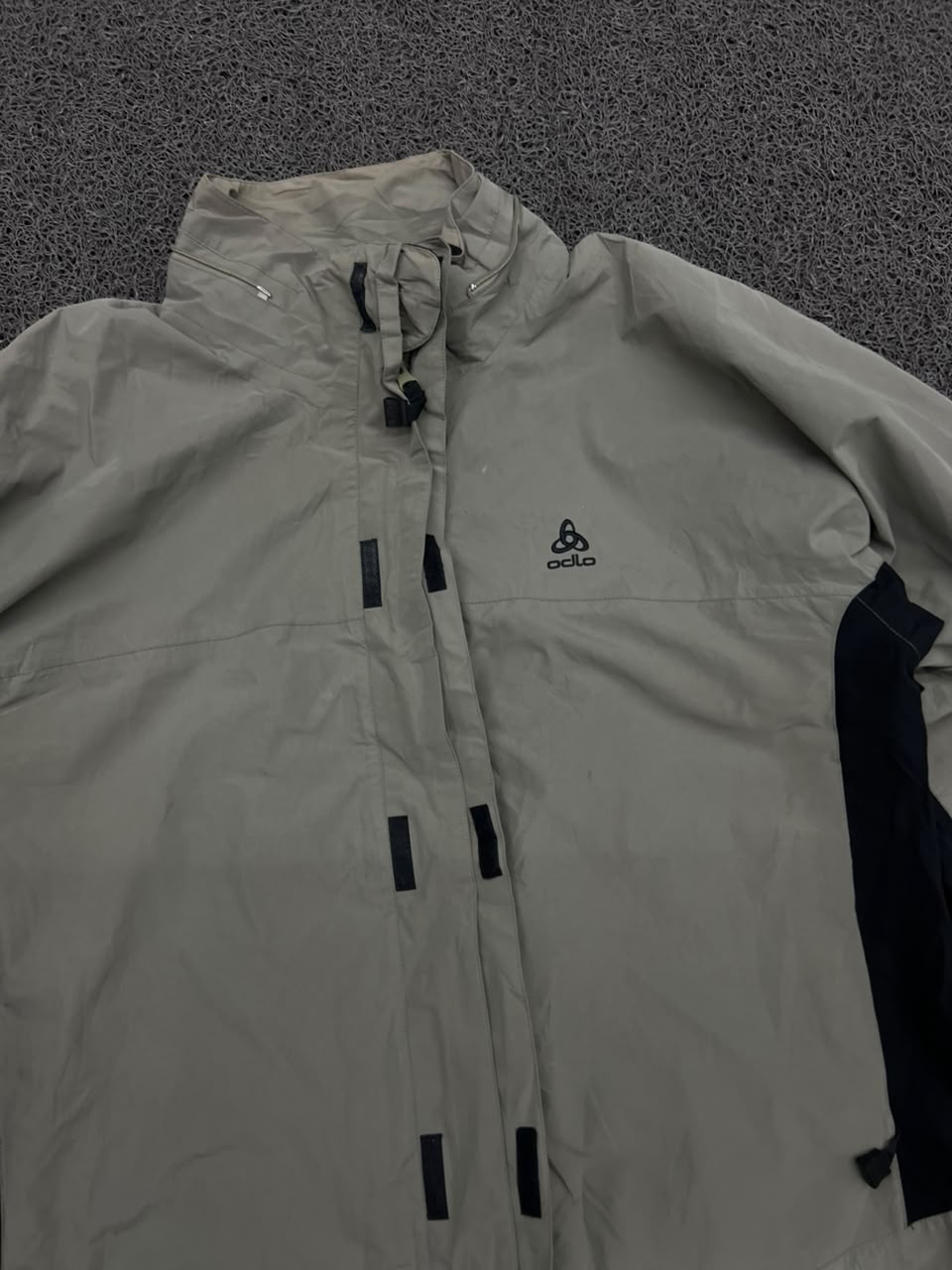 Odlo Lightweight Outdoor Windbreaker Jacket – Beige & Black Full Zip Performance Shell