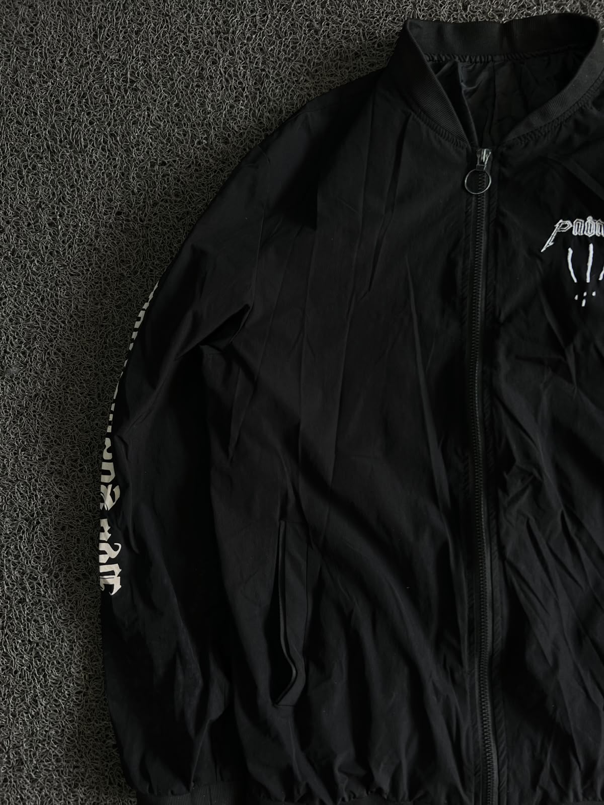 Black Graphic Print Lightweight Bomber Jacket – Full Zip Streetwear Jacket