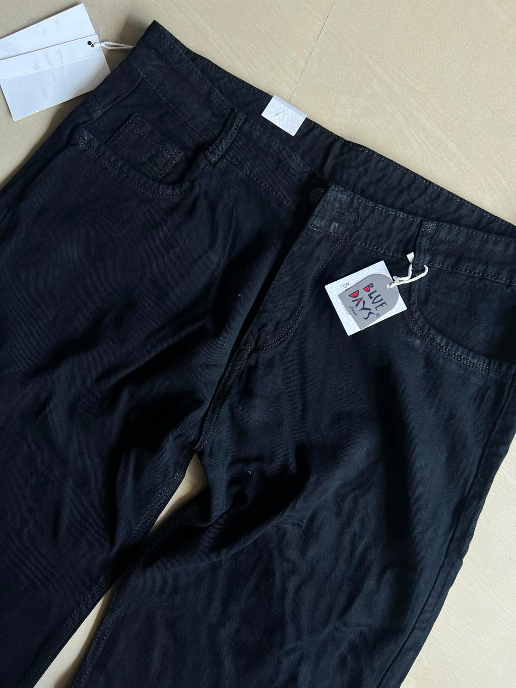 Vintage Black Denim Jeans – Relaxed Straight Fit