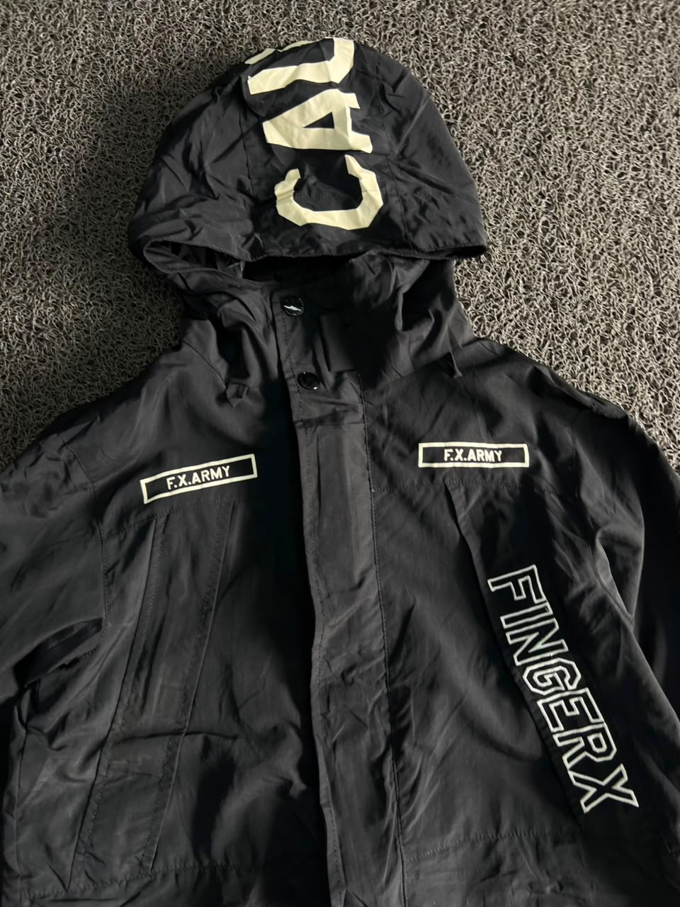 Hooded Graphic Windbreaker Jacket – Lightweight Zip-Up Outdoor Jacket ⚠️ Small Scratch