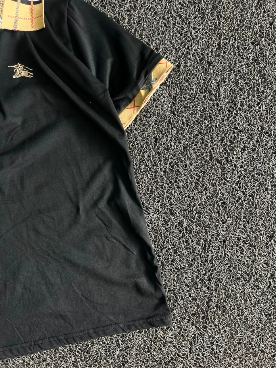 Vintage Burberry Nova Check Collar Polo T-Shirt – Classic Embroidered Logo | Unisex