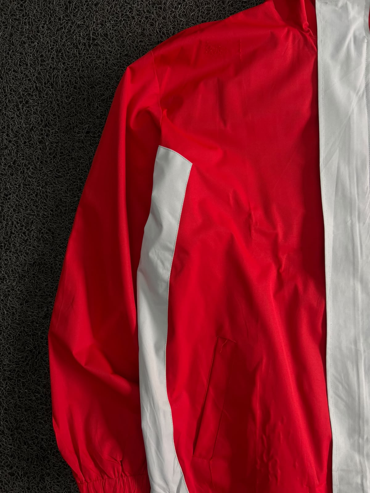 Li Yang Crazy Running Lightweight Windbreaker Jacket – Red/White ⚠️ Small Damage