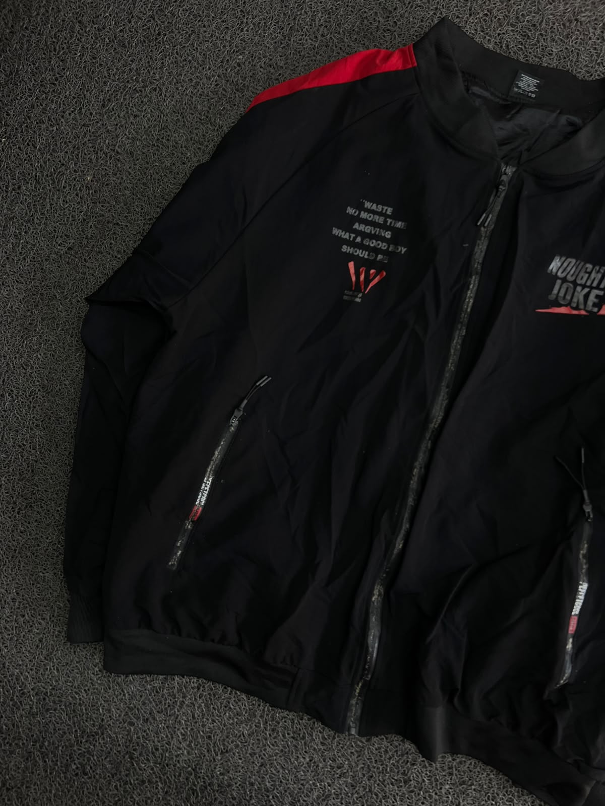 Full-Zip Casual Sports Jacket with Contrast Side Panels⚠️ Small Damage