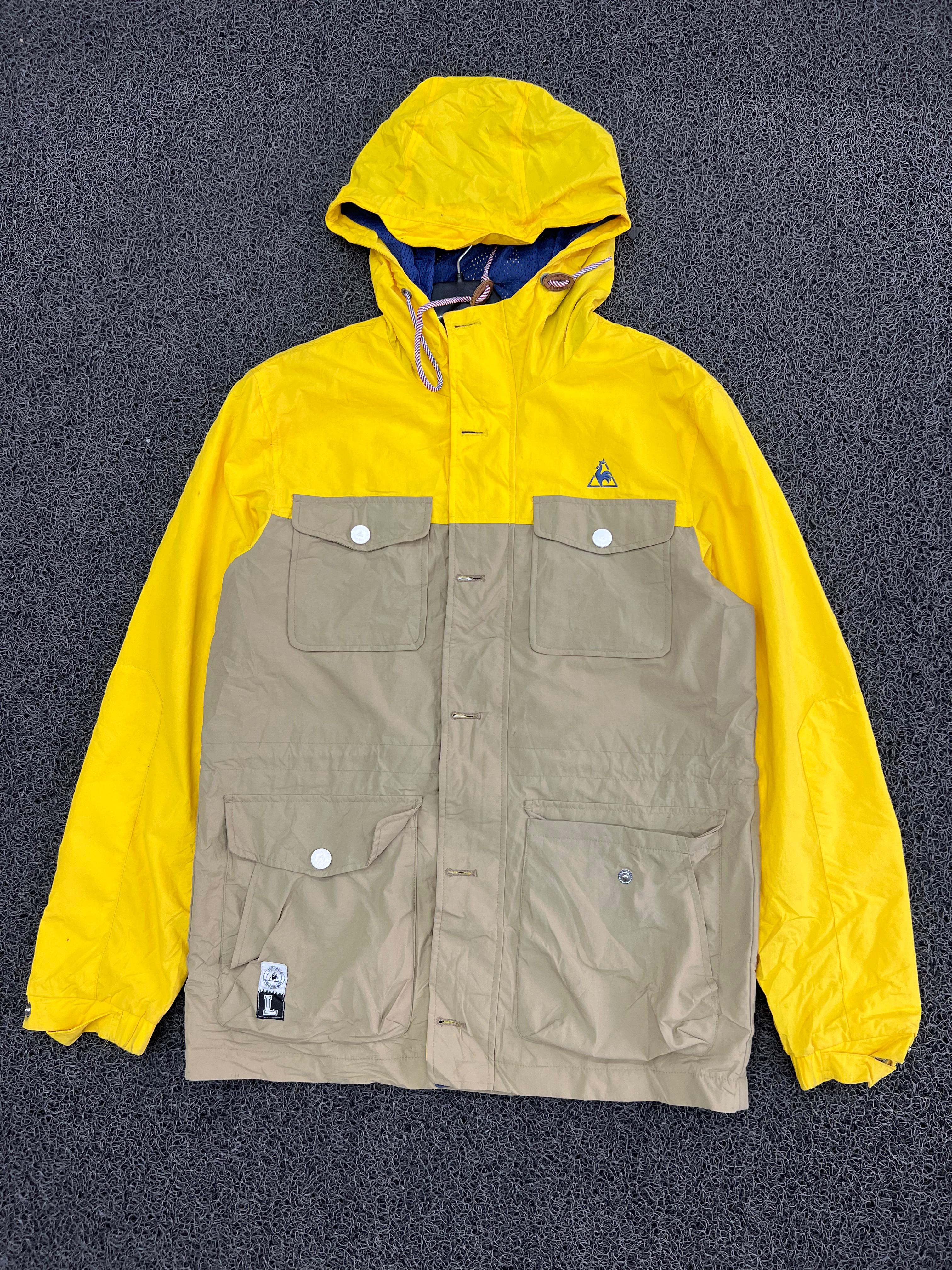 Le Coq Sportif Yellow & Khaki Hooded Utility Jacket – Lightweight Outdoor Windbreaker