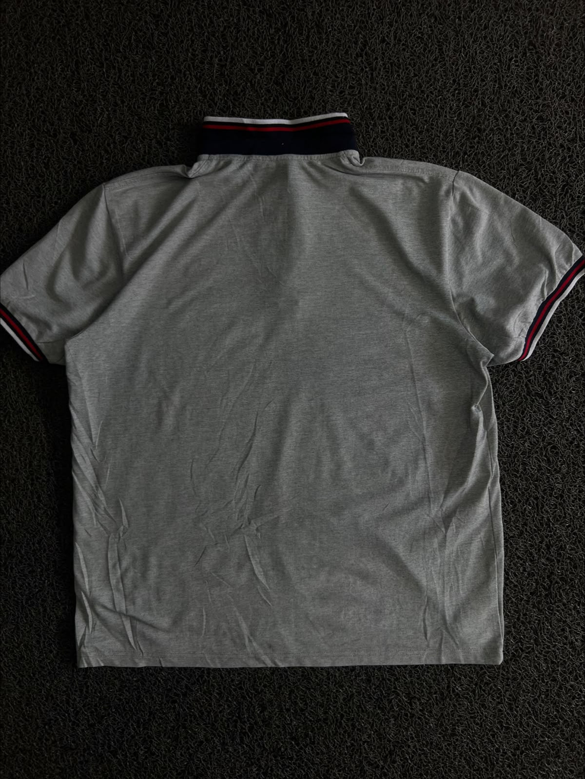 Vintage Polo T-Shirt with Contrast Striped Collar & Sleeve Trim – Thriftwear