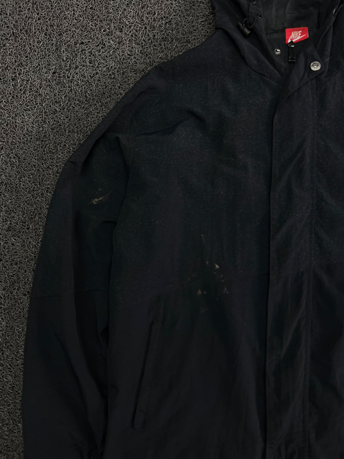 Nike Hooded Windbreaker Jacket with Oversized Back Swoosh Logo – Lightweight Full Zip ⚠️ Small Stains