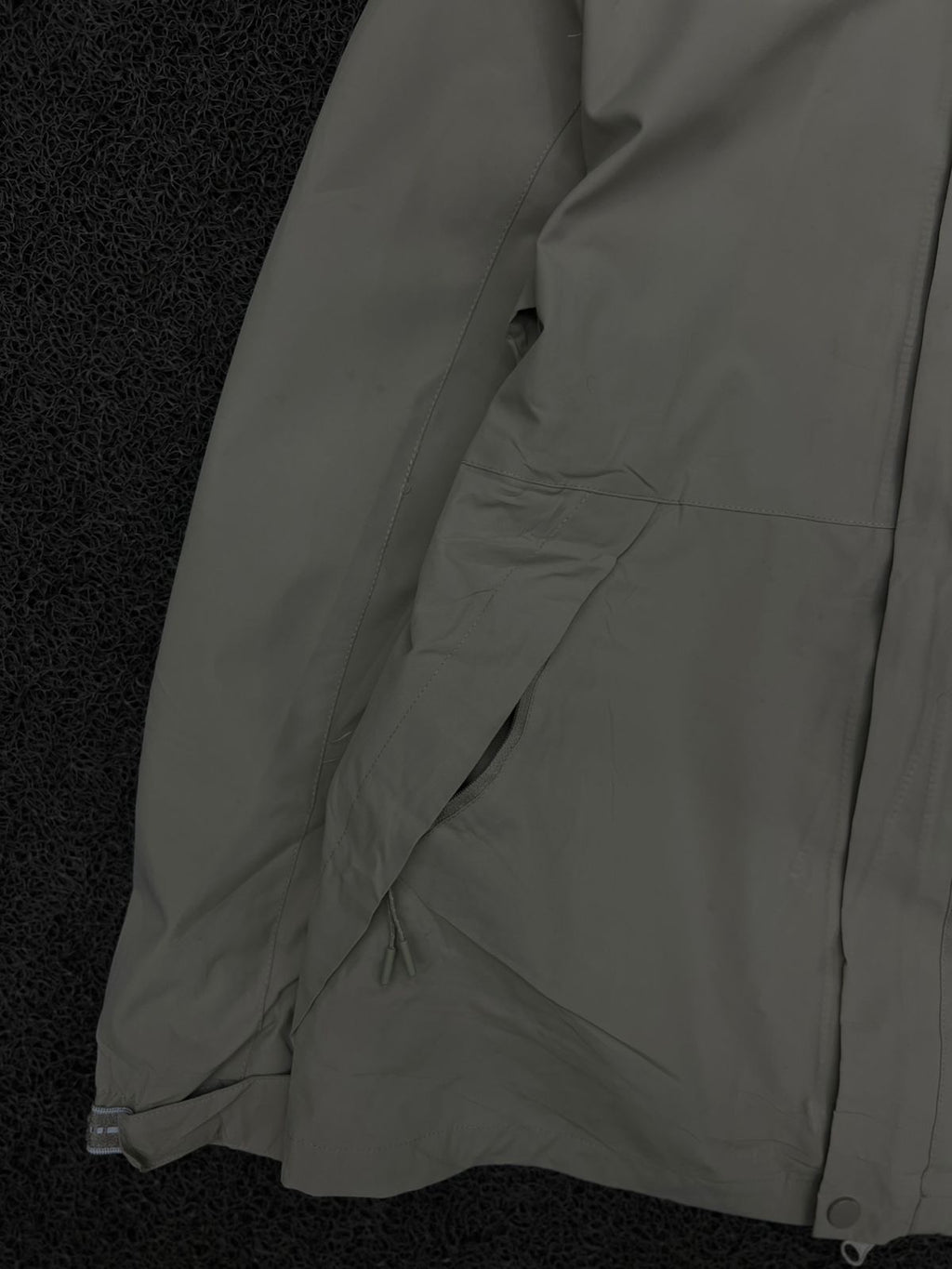 Camel Lightweight Hooded Outdoor Jacket – Light Grey Full Zip Windbreaker