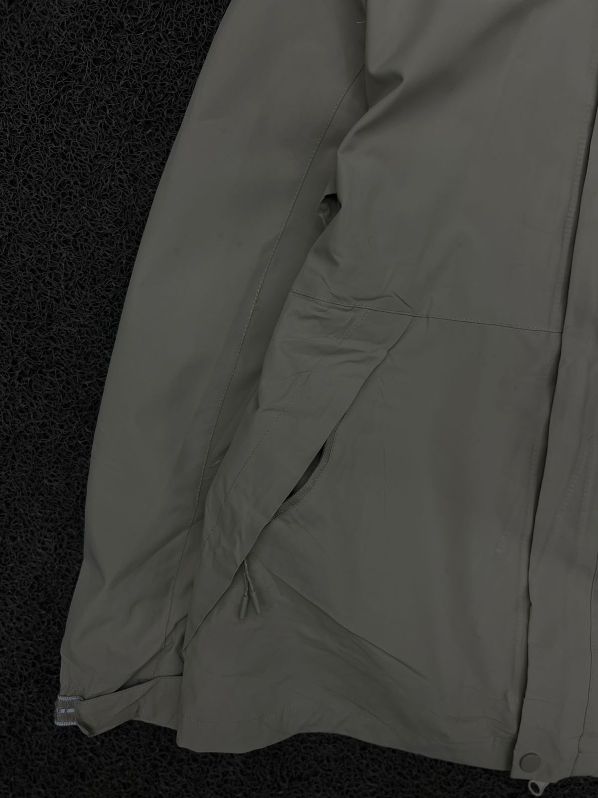 Camel Lightweight Hooded Outdoor Jacket – Light Grey Full Zip Windbreaker