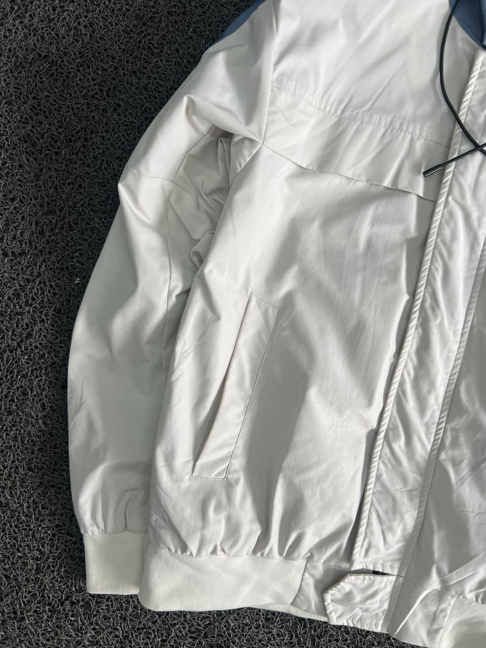 Vintage Hooded Windbreaker Jacket – Lightweight Streetwear Zip-Up
