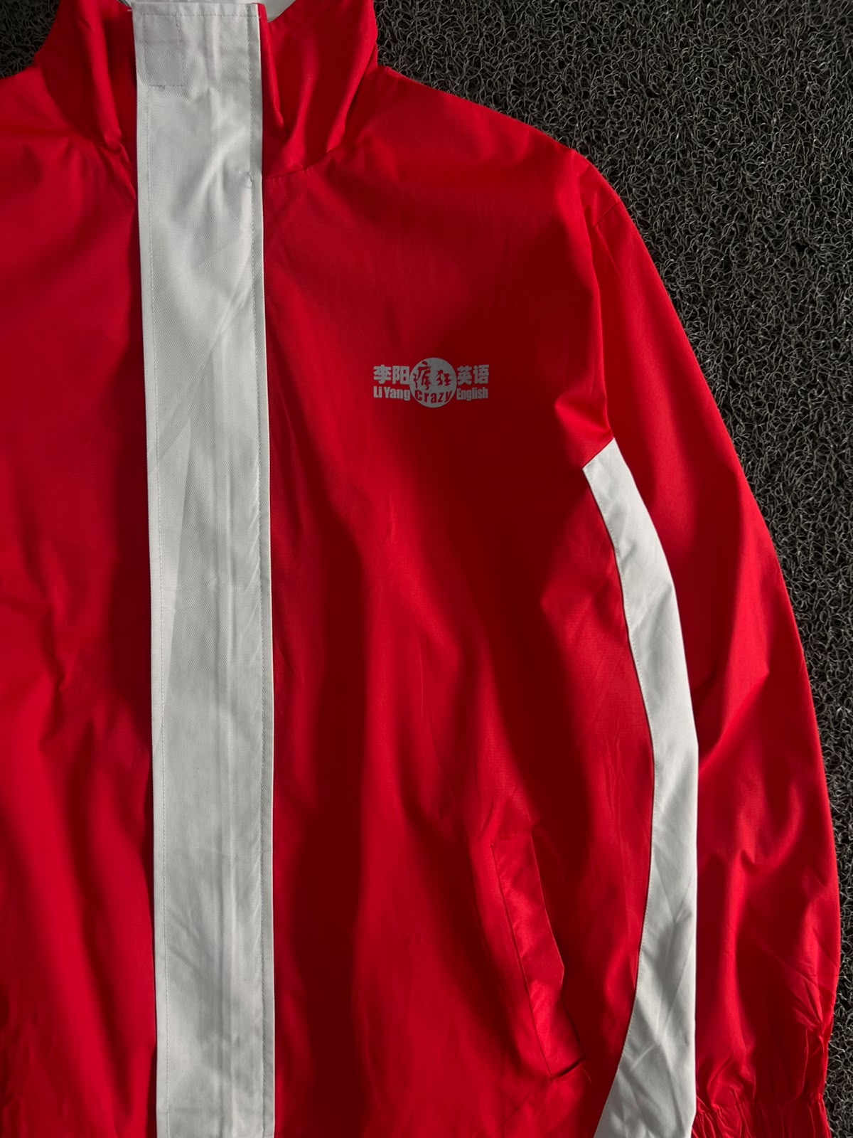 Li Yang Crazy Running Lightweight Windbreaker Jacket – Red/White ⚠️ Small Damage