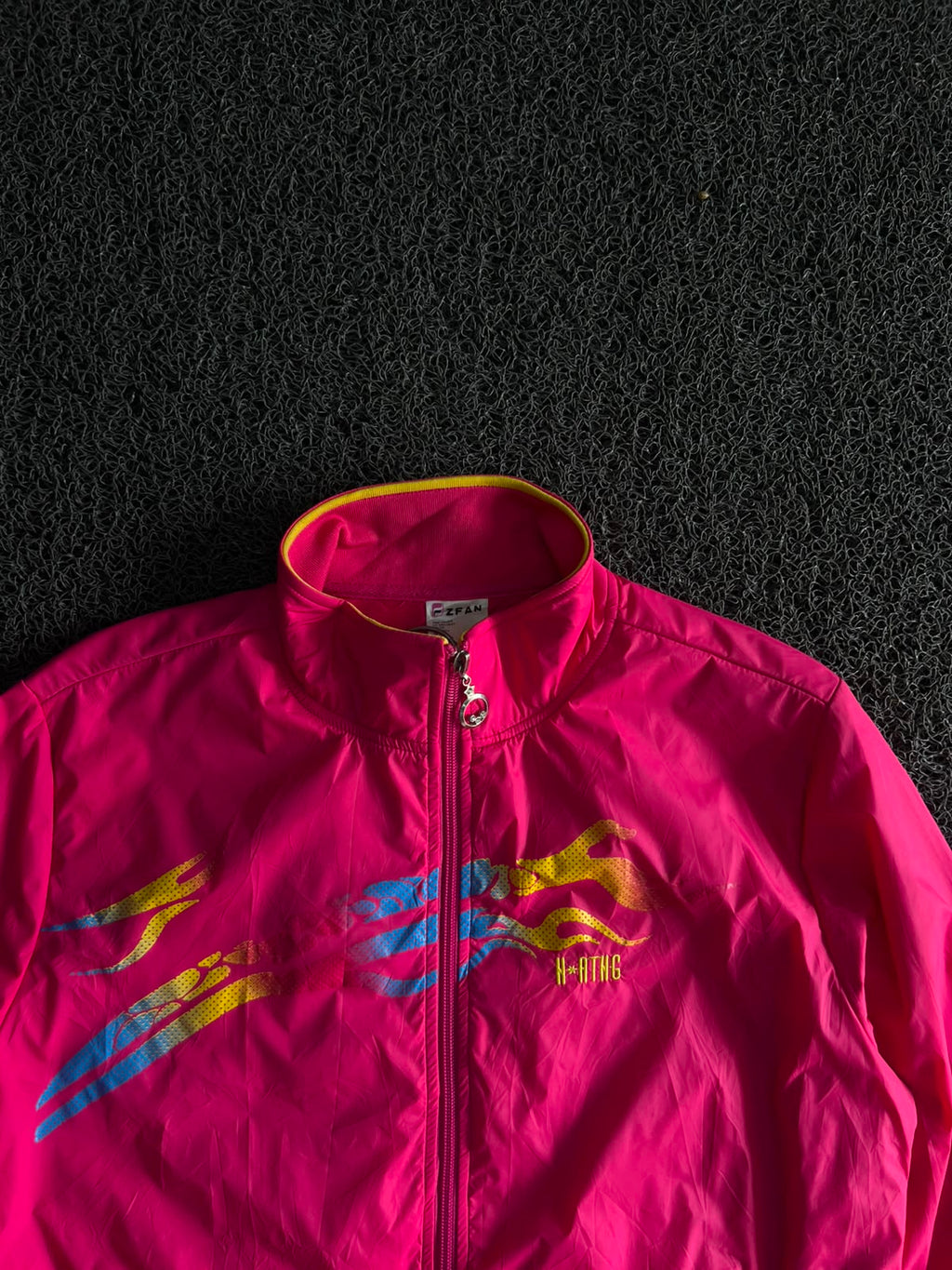 Vintage Athlétic Neon Pink Full Zip Track Jacket – Retro 90s Windbreaker Sportswear
