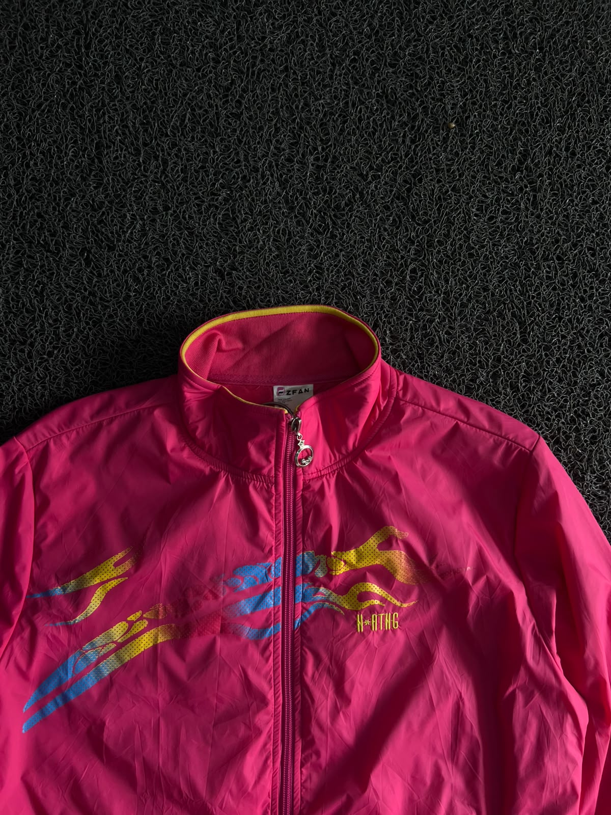 Vintage Athlétic Neon Pink Full Zip Track Jacket – Retro 90s Windbreaker Sportswear