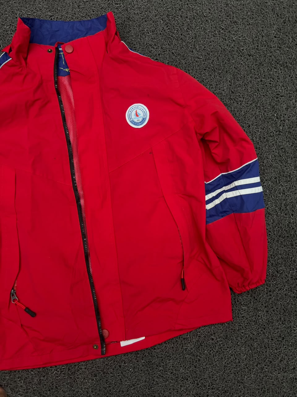 Red Sailing Windbreaker Jacket | Waterproof Full-Zip Retro Outdoor Coat | No Zip⚠️