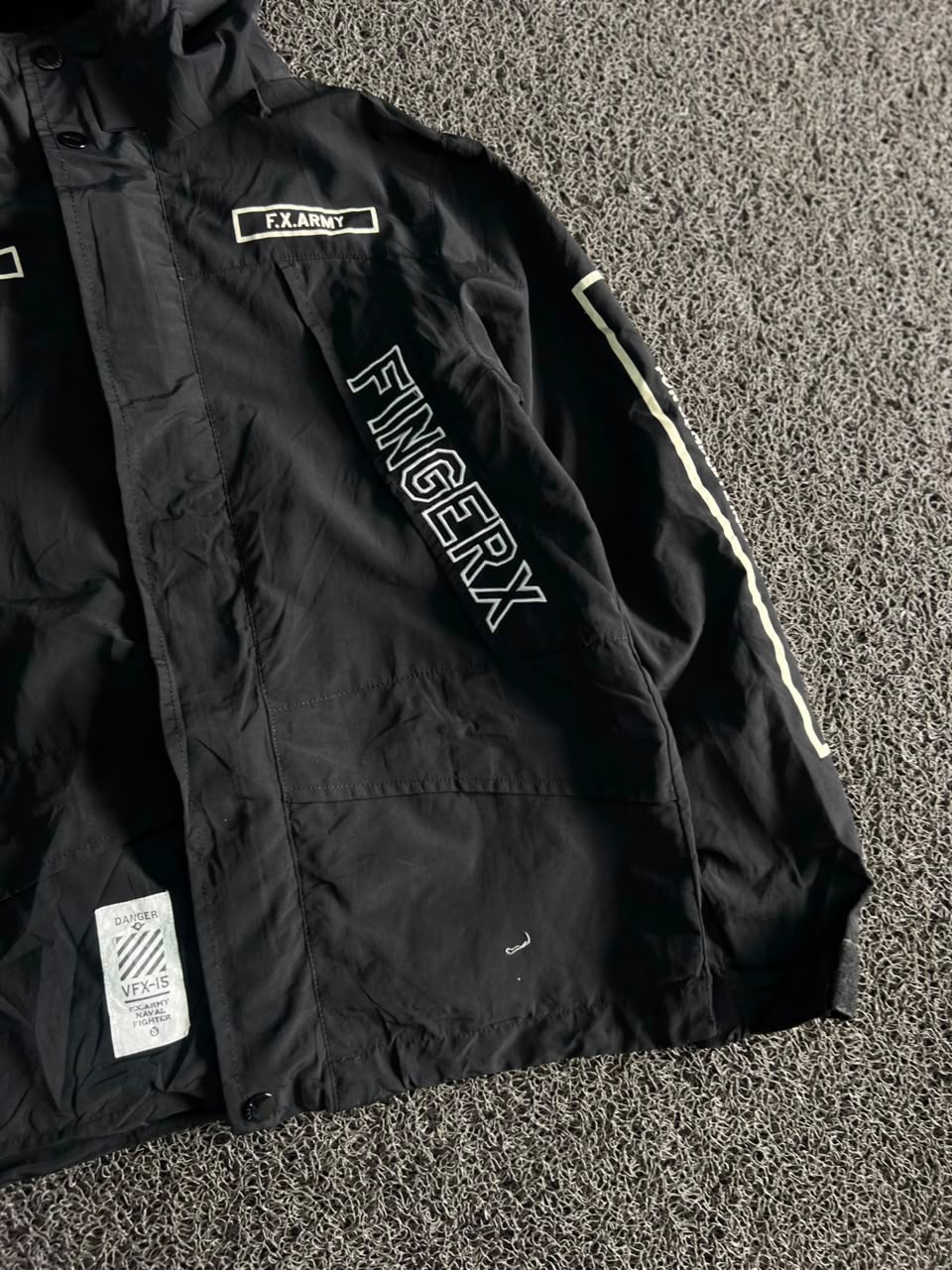 Hooded Graphic Windbreaker Jacket – Lightweight Zip-Up Outdoor Jacket ⚠️ Small Scratch