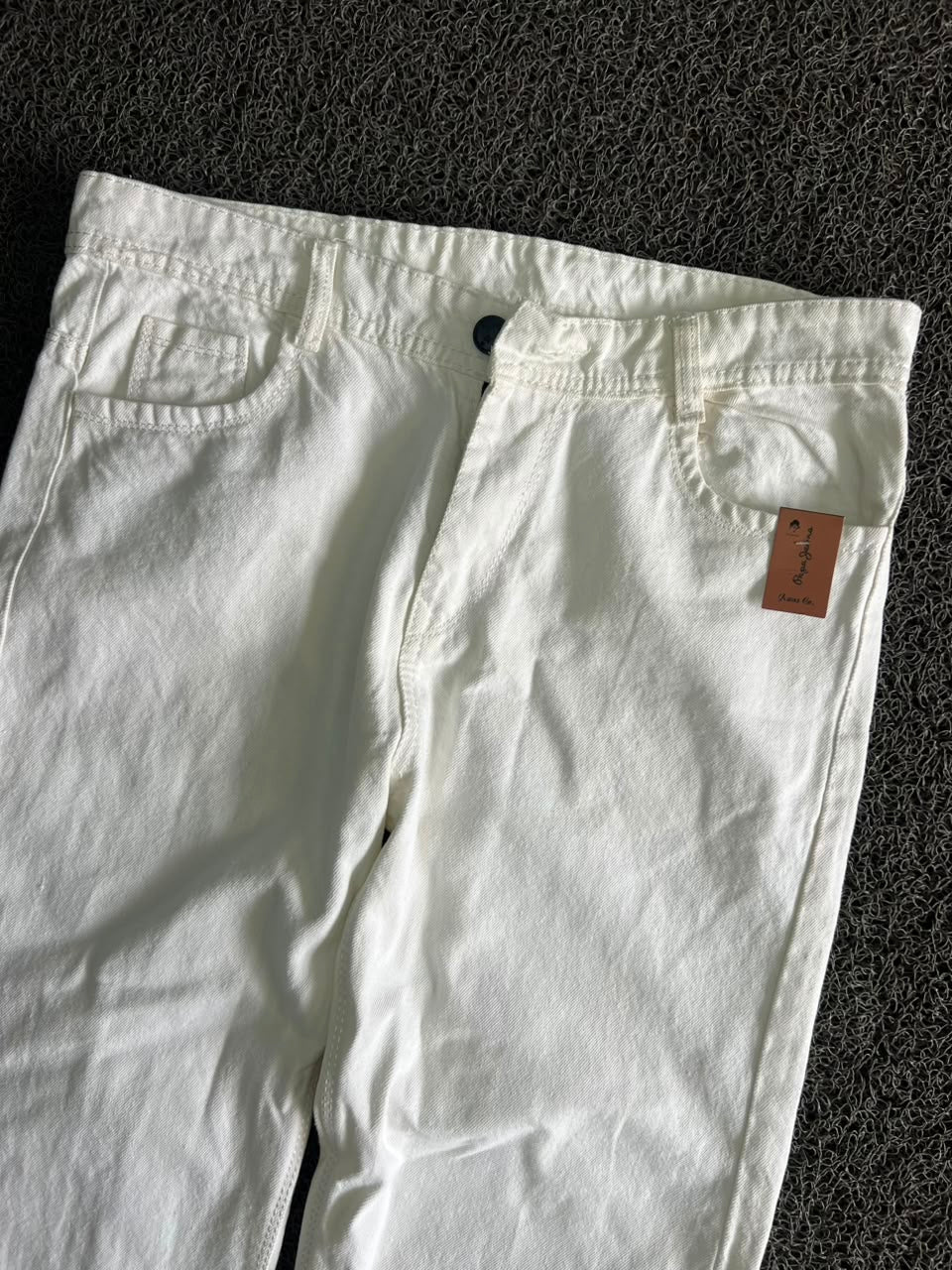 White Straight Fit Denim Jeans – High-Waist Casual Full-Length Pants