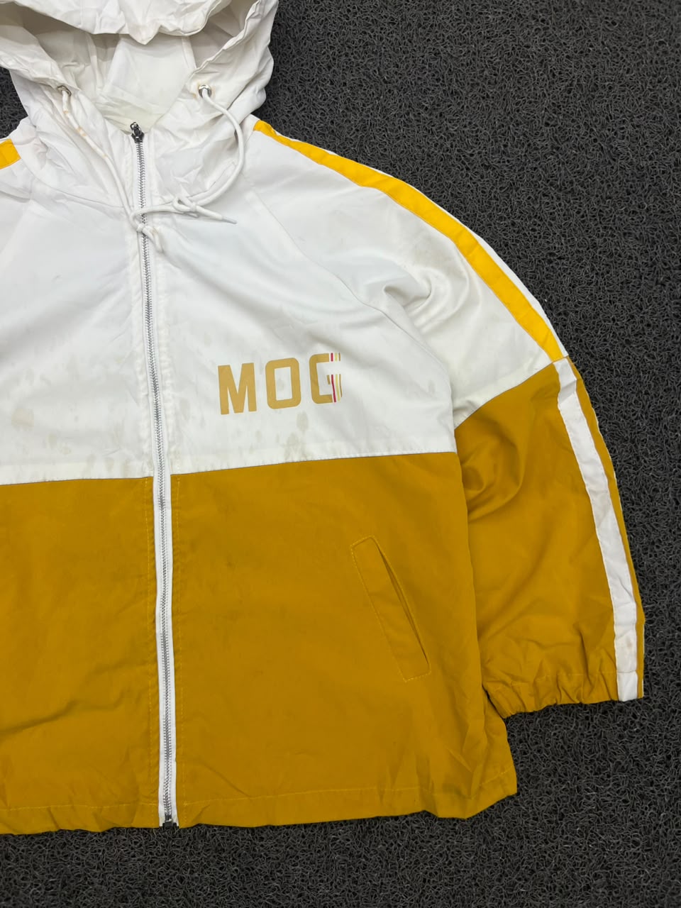 Vintage MOG White & Mustard Hooded Windbreaker Jacket – ⚠️ Minor Stains