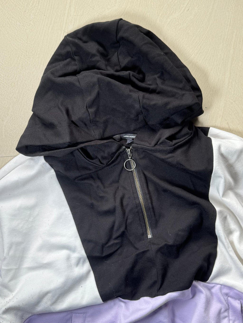 Color Block Cropped Hoodie – Half Zip Short Sleeve with Hood & Front Pockets