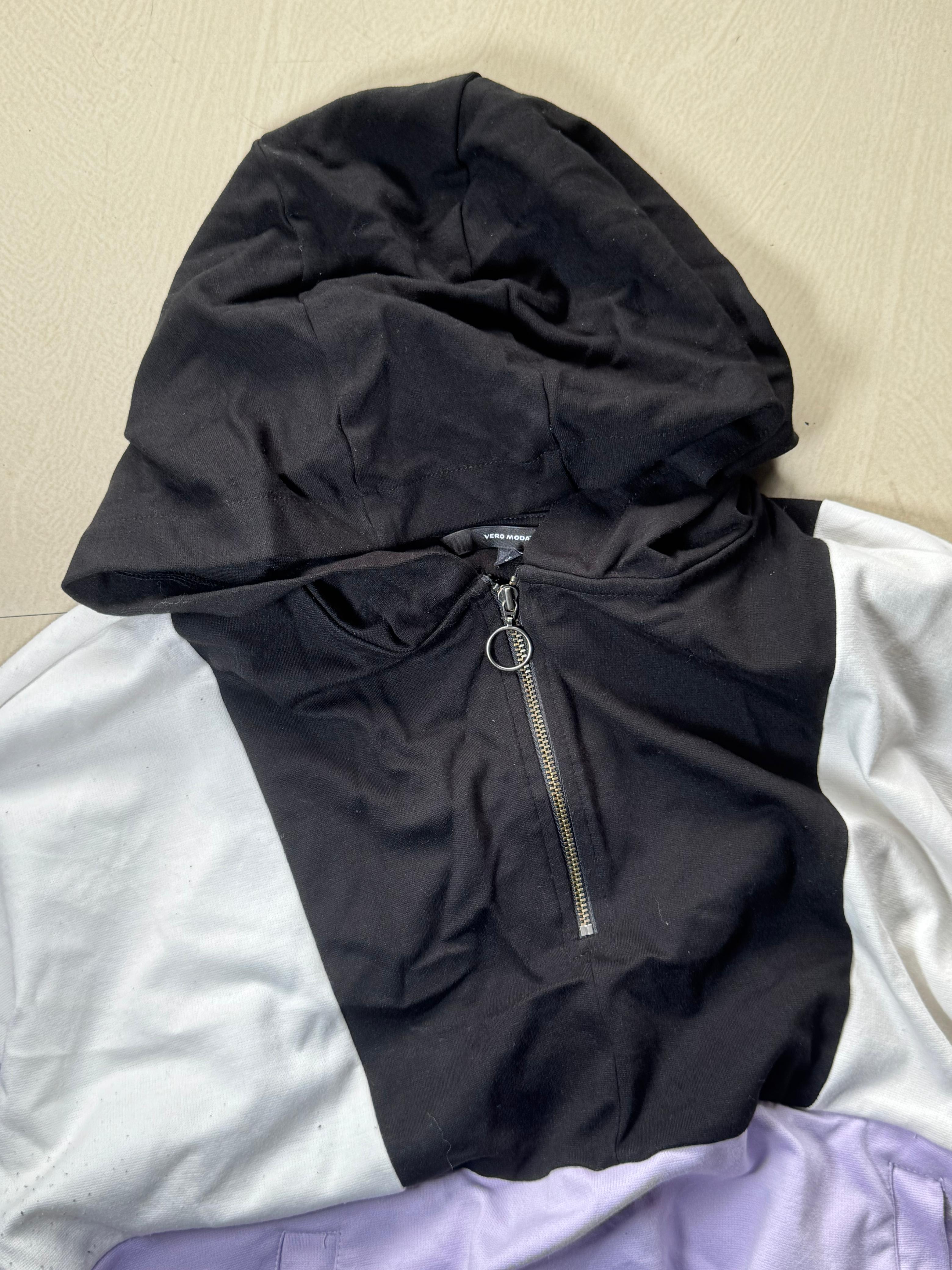 Color Block Cropped Hoodie – Half Zip Short Sleeve with Hood & Front Pockets