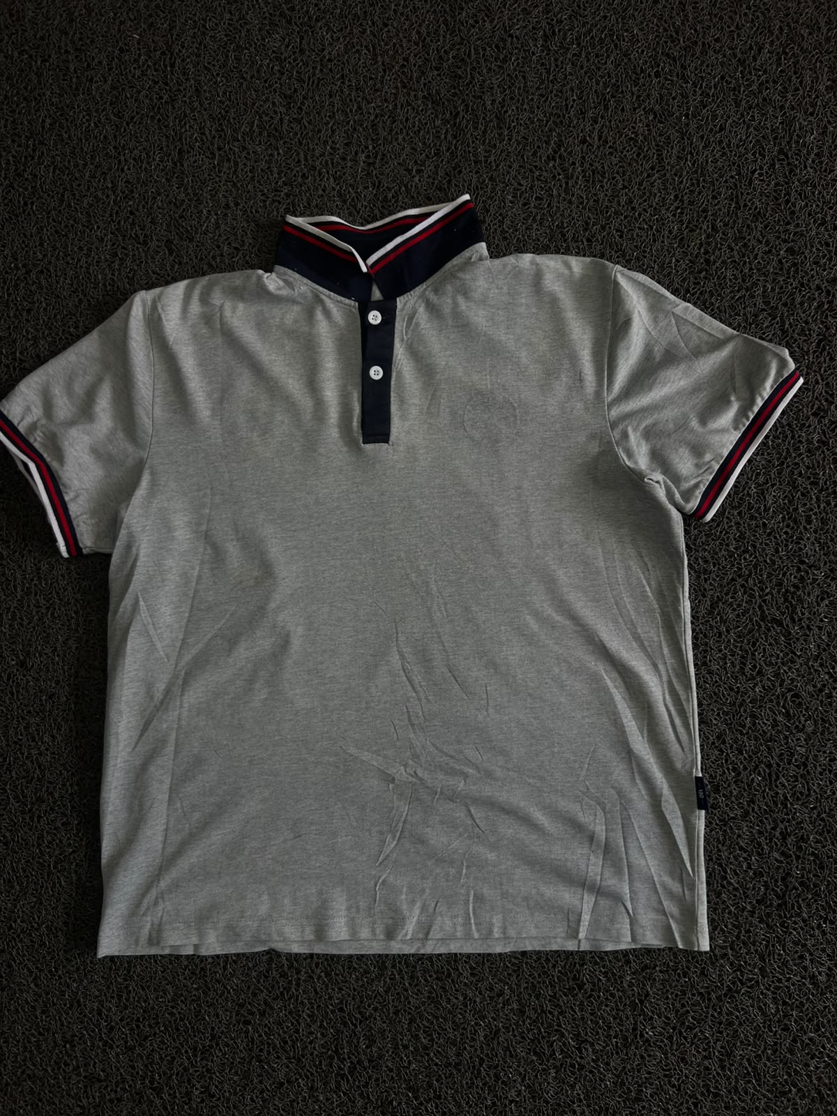 Vintage Polo T-Shirt with Contrast Striped Collar & Sleeve Trim – Thriftwear