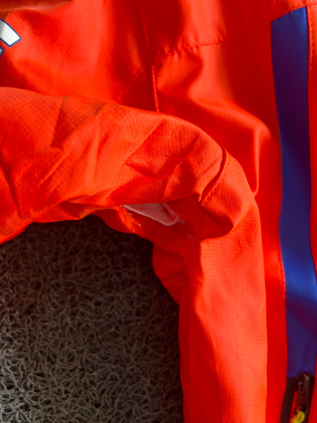 Red & Blue Hooded Windbreaker Jacket – Lightweight Outdoor Shell