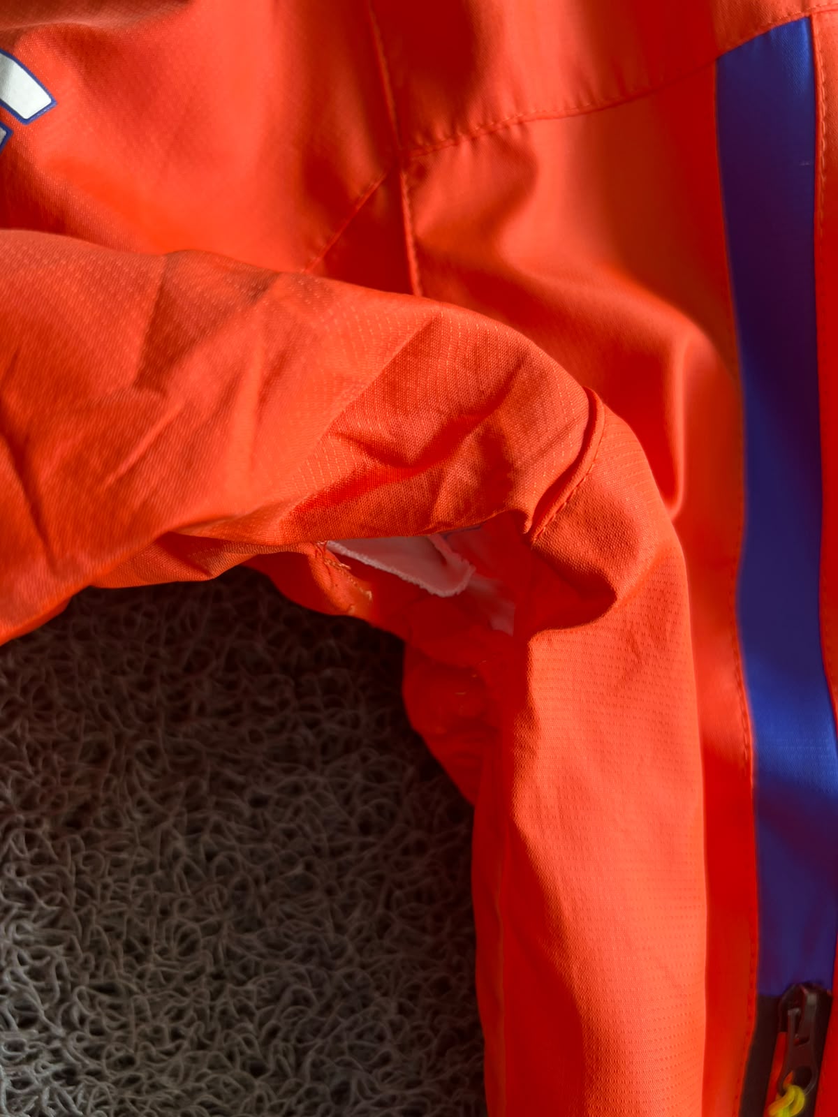 Red & Blue Hooded Windbreaker Jacket – Lightweight Outdoor Shell
