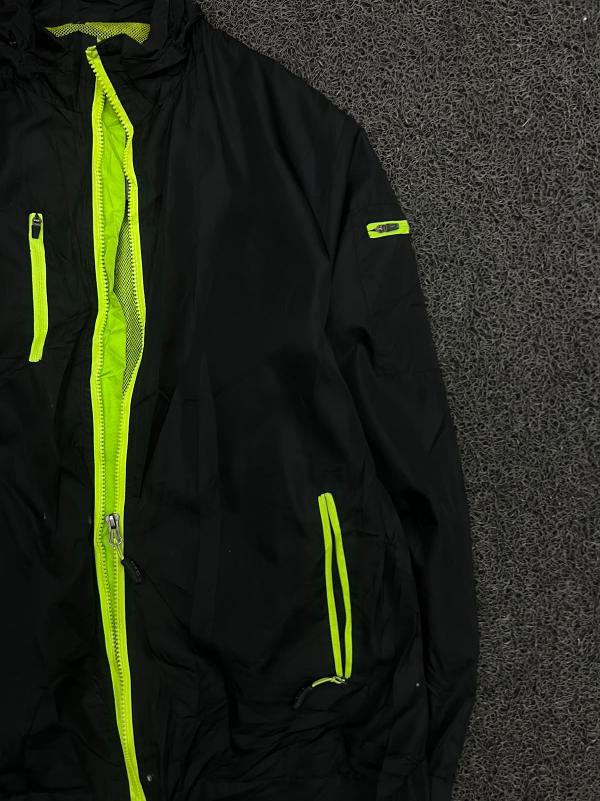 Black Lightweight Outdoor Jacket with Neon Green Zips & Multiple Pockets ⚠️ No Zip