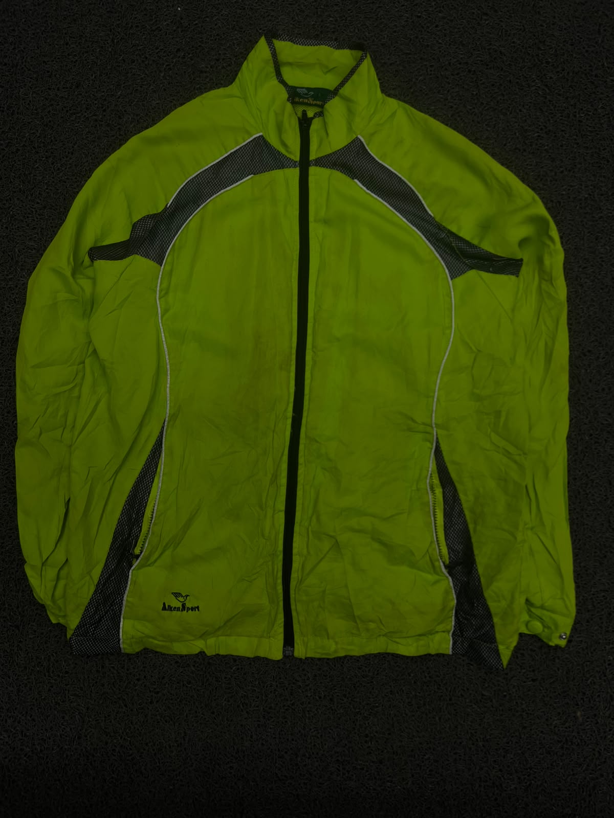 Lightweight Running Jacket with Full-Zip Closure ⚠️ Small Stains