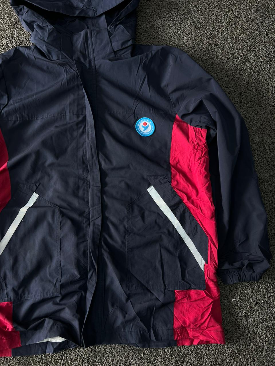 Navy & Red Hooded Windbreaker Jacket – Lightweight Water-Resistant Zip-Up Jacket