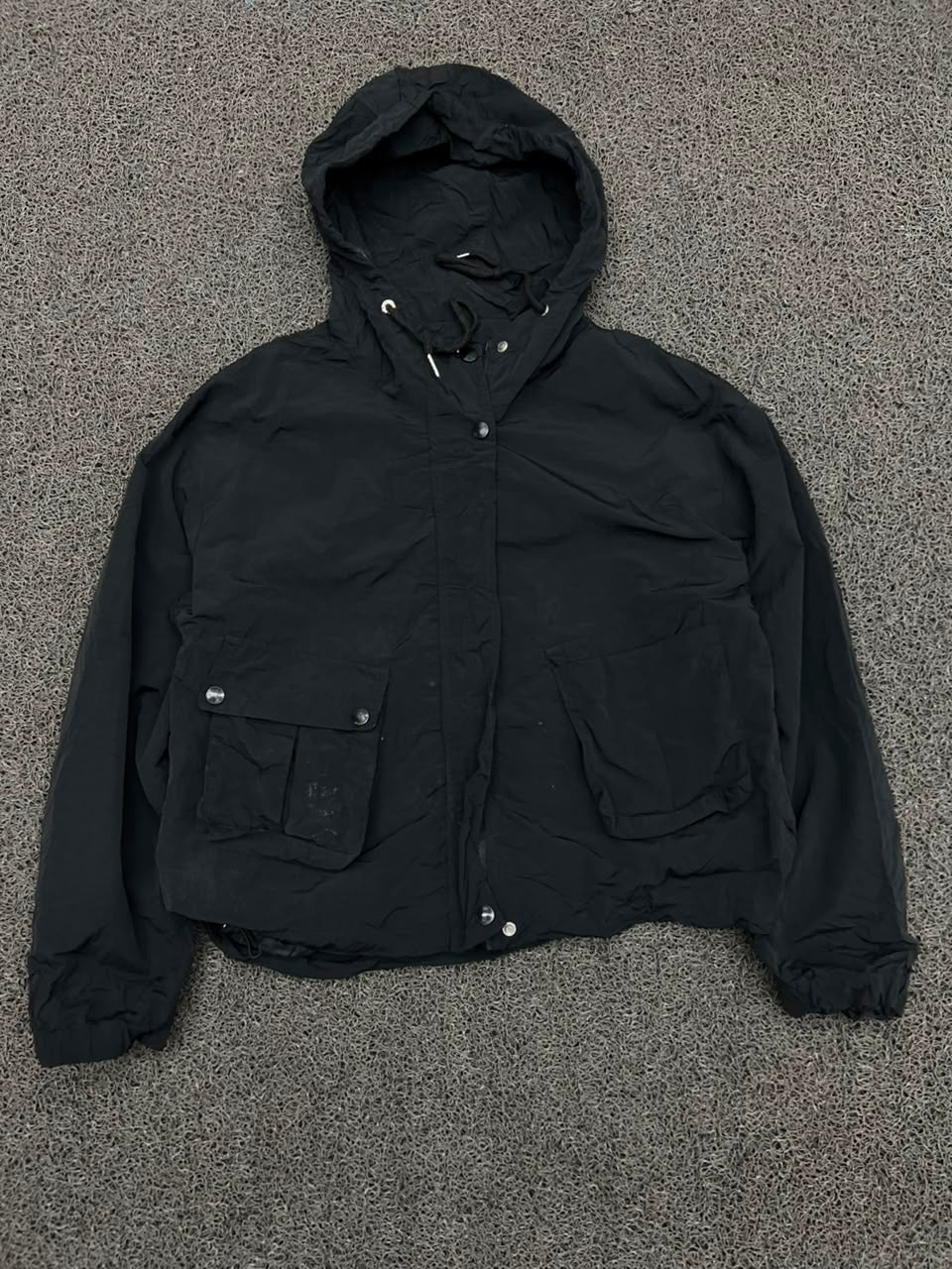 Black Hooded Utility Crop Jacket
Lightweight Snap-Button Windbreaker with Front Utility Pockets