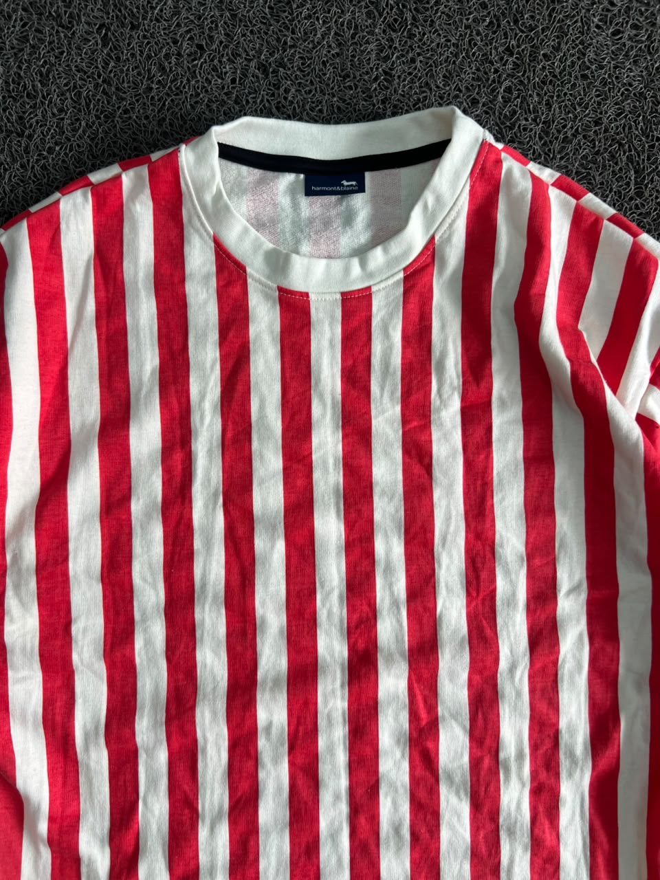 Red & White Vertical Striped Oversized T-Shirt – Unisex Casual Crew Neck Tee