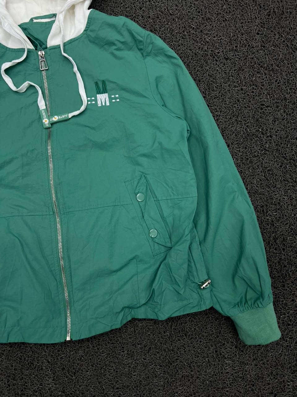 Green & White Hooded Zip-Up Windbreaker Jacket – Lightweight Casual Outerwear