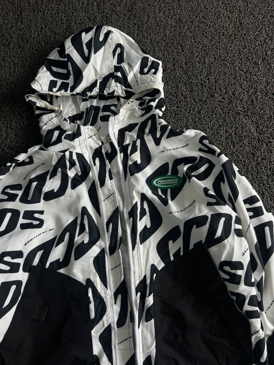 White Graphic Print Hooded Windbreaker Jacket ⚠️ No Zip