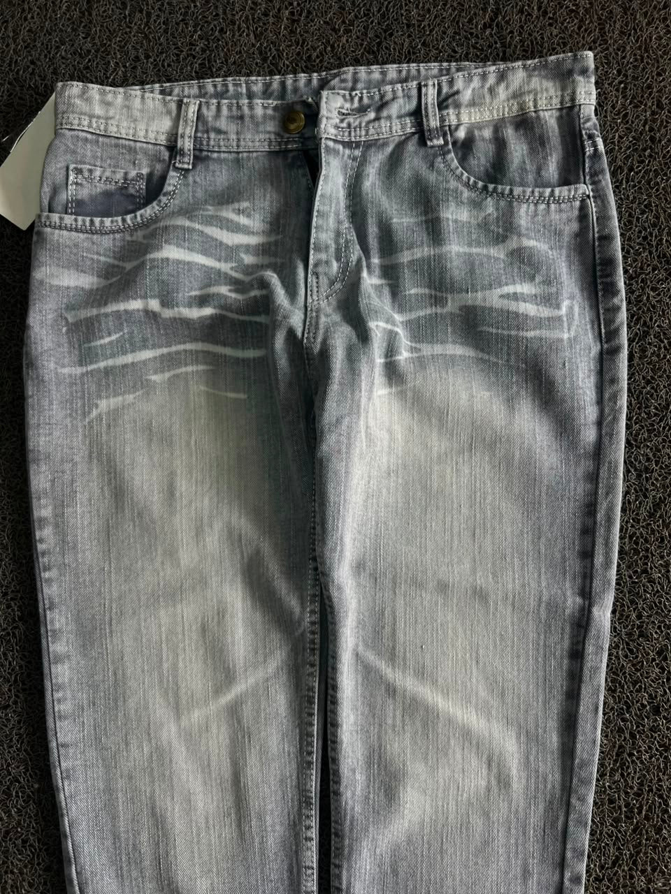 H&M Men’s Light Wash Whisker-Detail Relaxed Fit Jeans