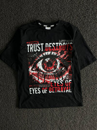 Vintage Black Graphic T-Shirt – Red & White Eye Print “Eyes of Betrayal” Design
