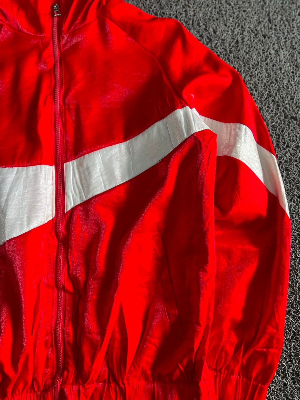 Vintage Red Hooded Windbreaker Jacket | Small Damage ⚠️