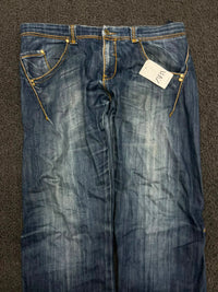 Zara Men's Mid-Rise Straight Leg Jeans in Medium Wash